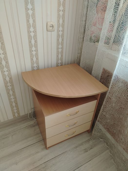 Продам небольшую тумбу.