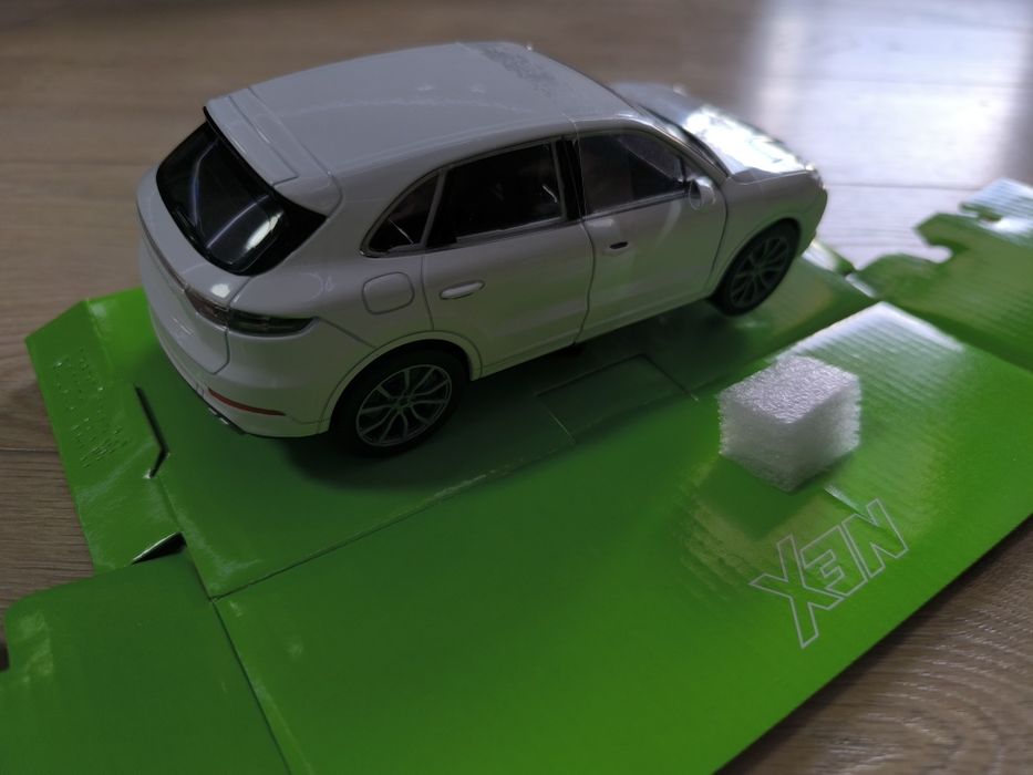 Метални коли в мащаб 1:24