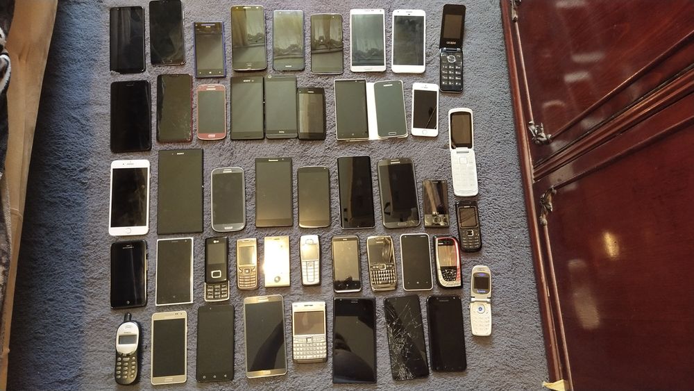 Vând lot de telefoane, la pachet promo,din colecția personală