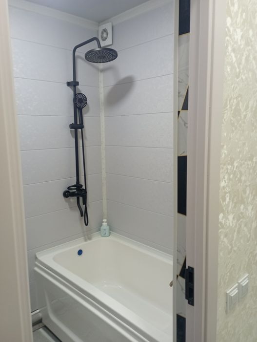 Yangi dom zamonaviy qurilgan Tinchlik plaza mehmonxonasi yonida