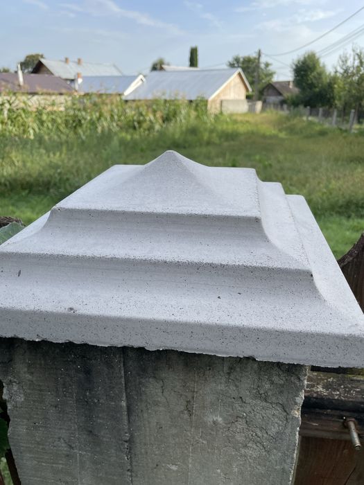 Capace pentru stalpi de gard