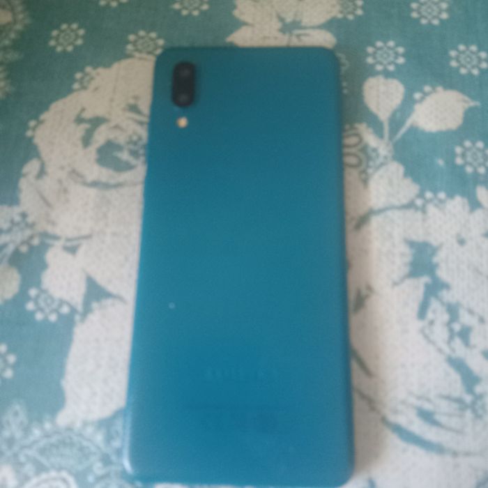 Смартфон Самсунг А 02 .