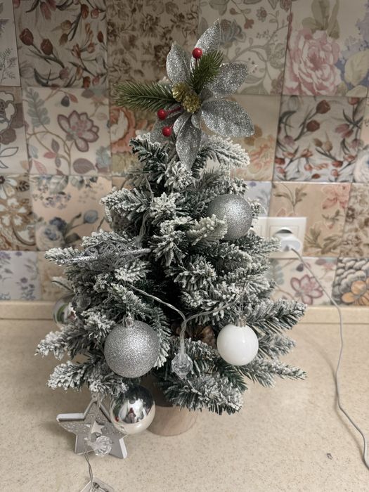 Настольная елочка и гирляндой, бу