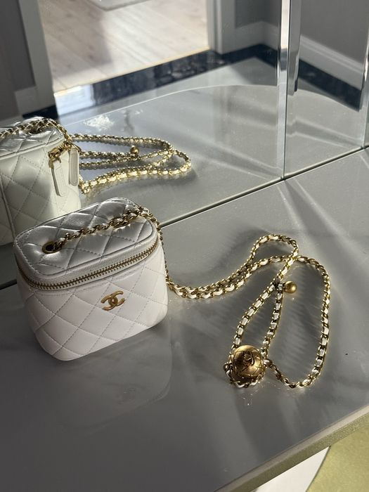 Продам сумку кожаную шанель