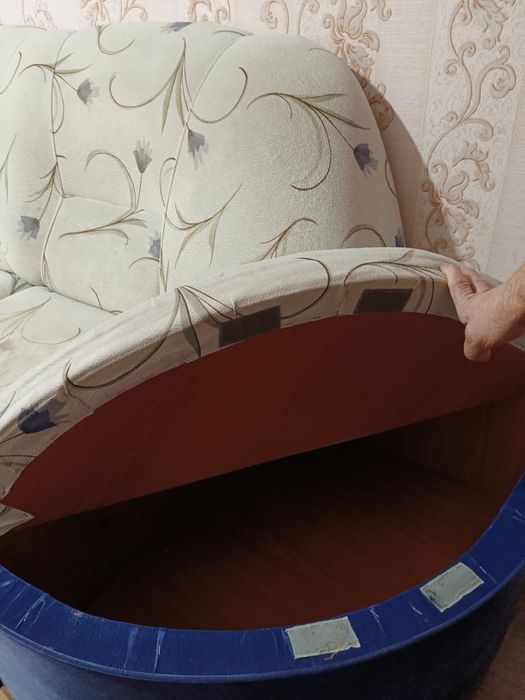 Продам подростковый диван!