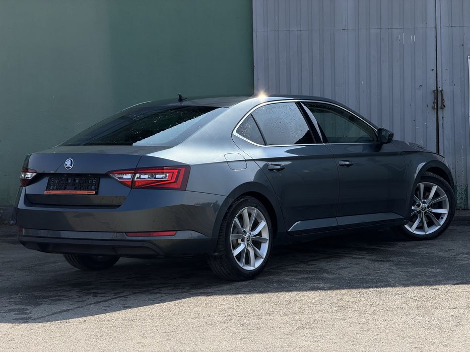 Skoda Superb 2019/2.0 TDI 150 cp/DSG/Lumini ambietale/Cameră/Distronic