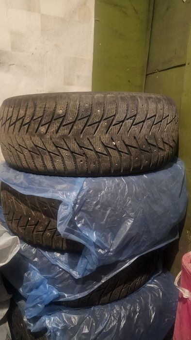 Зимняя резина 235-55 R18 комплект