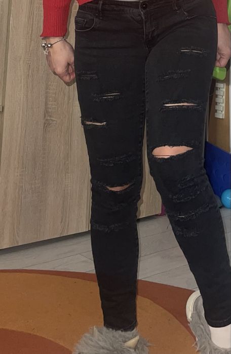 Blugi taiati elastici