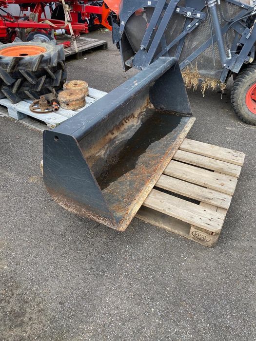 New Holland Boomer 3045 – cabină, încărcător frontal MX, 2 cupe
