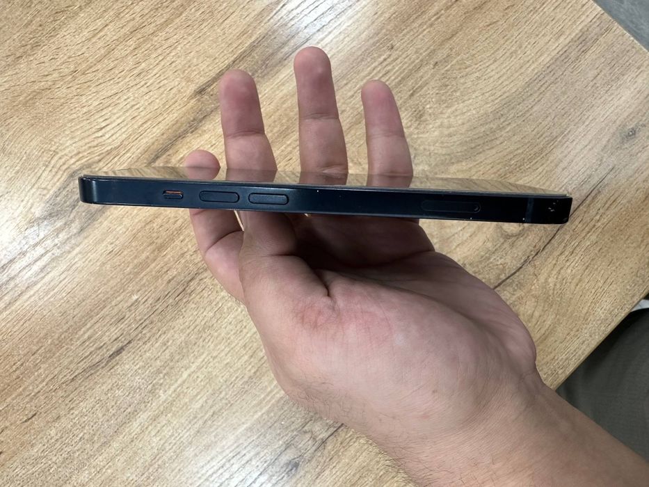 Продаю Iphone 13 на 128 gb