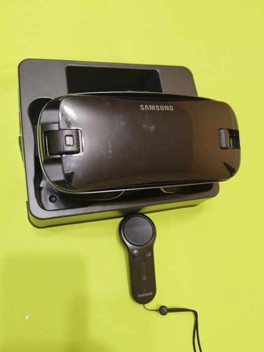 Продавам Gear VR with controller Samsung