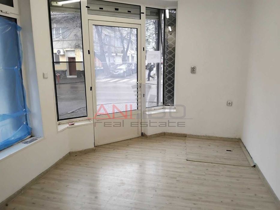 Офис в Варна-Център площ 15 цена 230