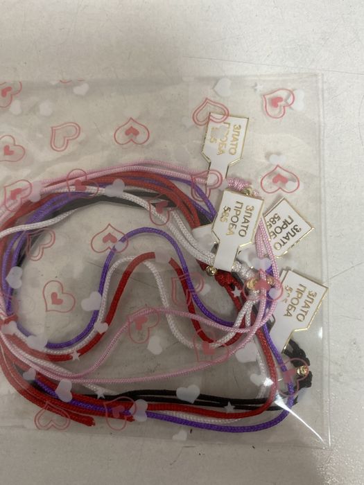 Гривни със златен детайл