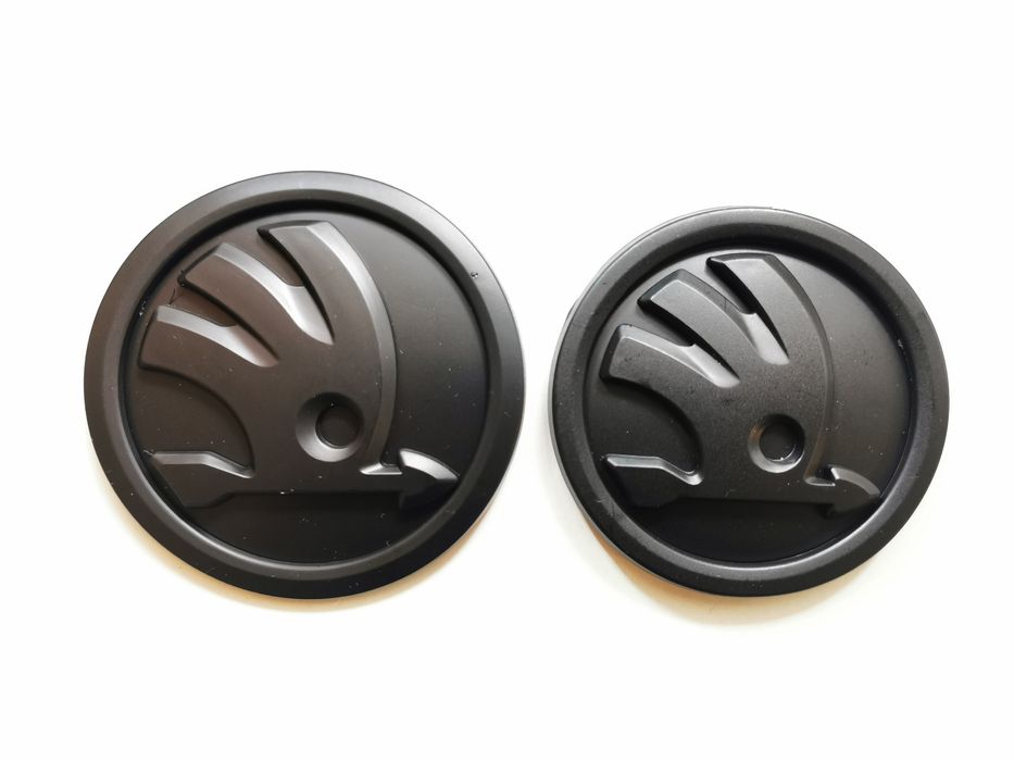 Set 2 embleme Logo Skoda Superb Octavia Rapid Capota Portbagaj 8/9cm