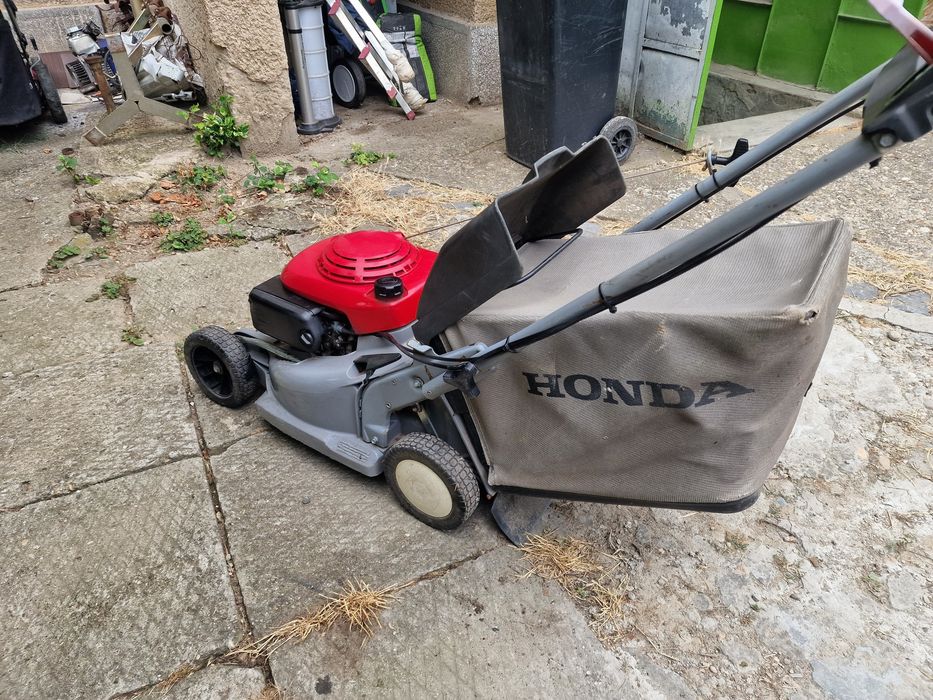 Masina de tuns iarba gazonul  Honda