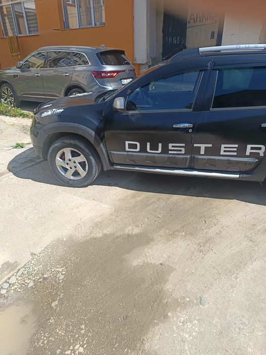 Vând Dacia Duster