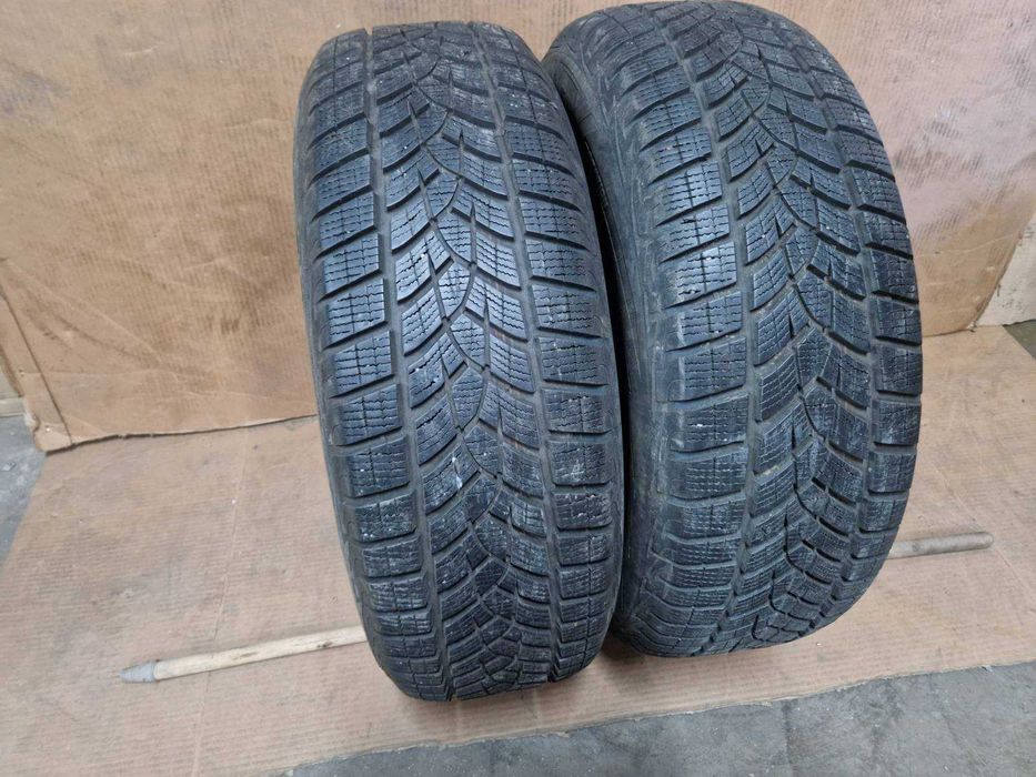 2 Goodyear R17 225/65
зимни гуми
DOT3519