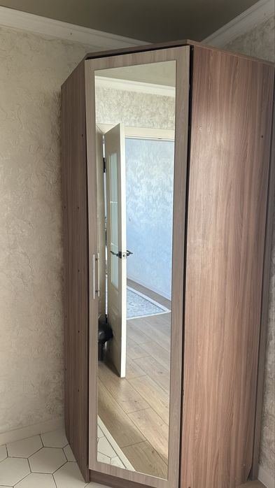 Шкаф угловой с зеркалом