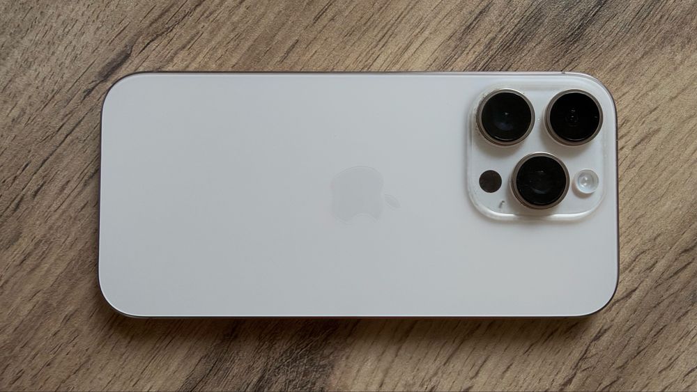 Iphone 16 pro 256Gb, цвет- пустынный титан