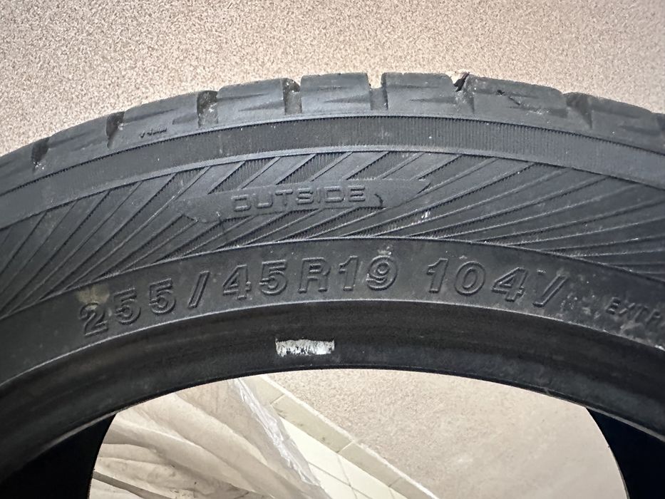 255/45/19 YOKOHAMA