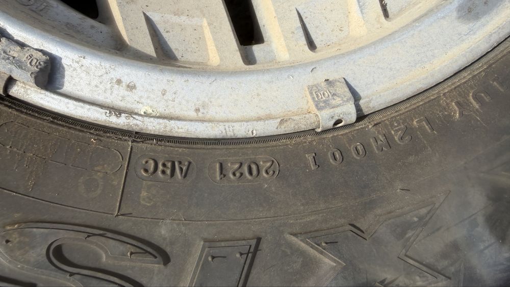 Продам шины с дисками 31x10.50R15