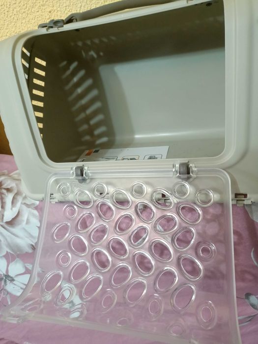 Vând cutie de transport animăluțe mici