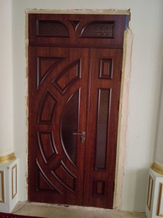 Yogoch eshiklar 5 ta bor