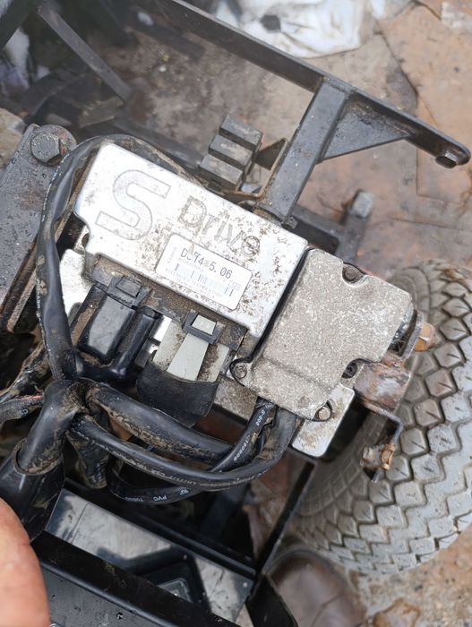 Електрическа инвалидна количка за части