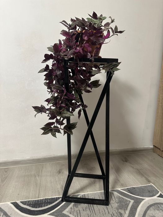 Метална стойка за саксия / декоративна масичка – ръчна изработка