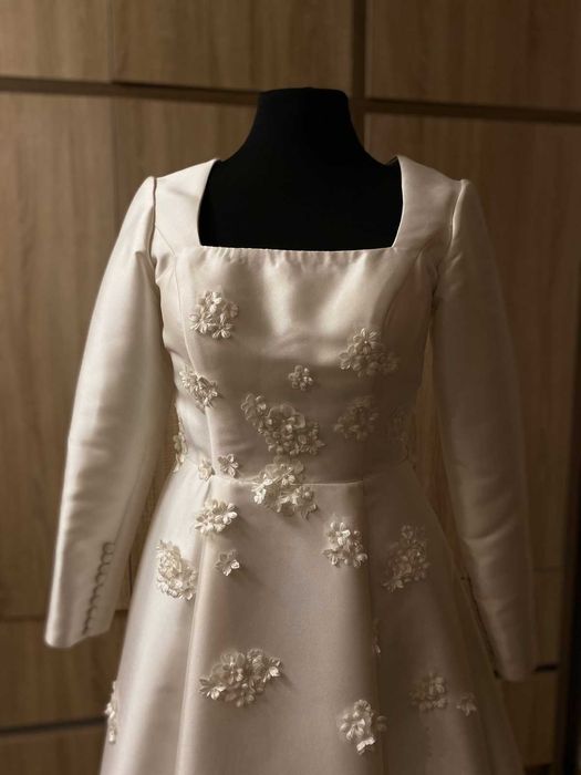 Свадебное закрытое платье