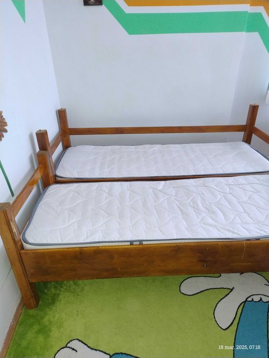 2 Paturi suprapuse  si covor pentru camera copii