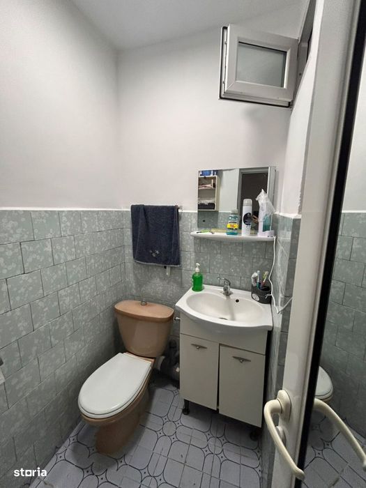 - Apartament 3 camere, suprafata 76mp Progresu. Confort 1 decomandat.