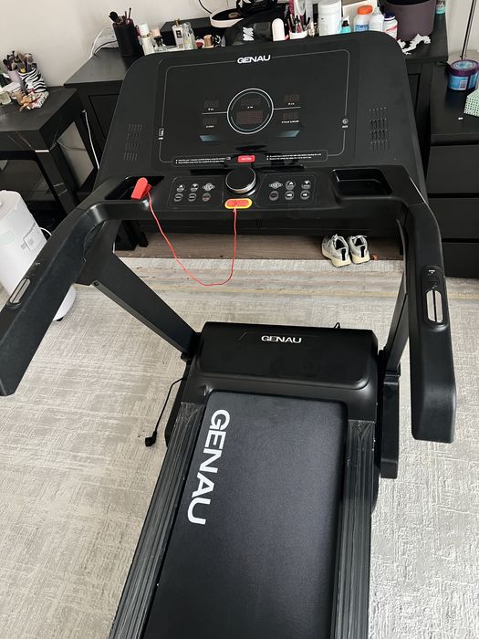 Продается беговая дорожка Genau