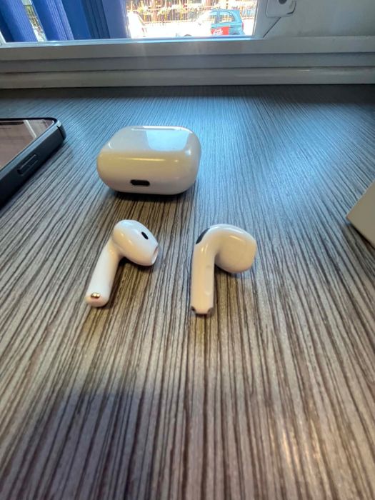 Apple AirPods 4