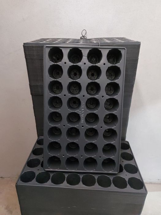 Табли за разсад 32 гнезда