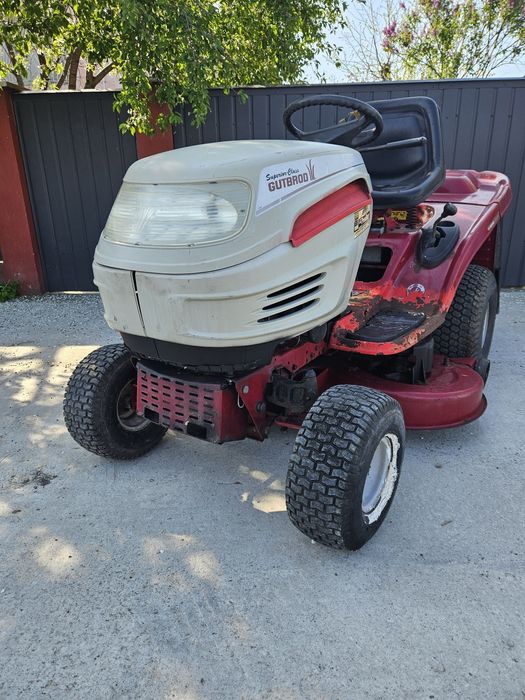 Tractoras de tuns iarba gazon GutBrod