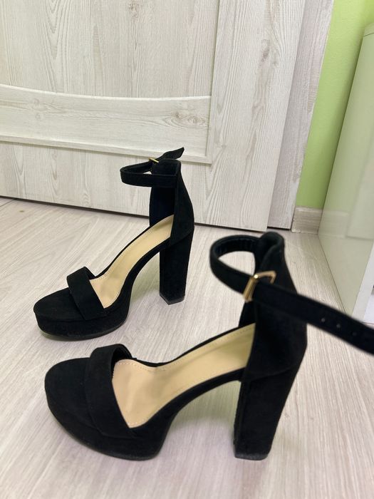 Черни дамски токчета