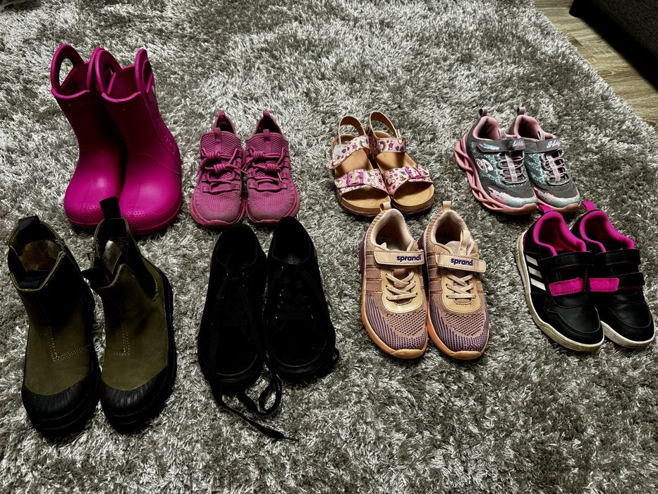 Papuci fetite marimi diverse