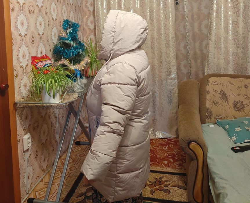 Продам пуховики почти новые