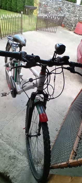Bicicletă electrică.