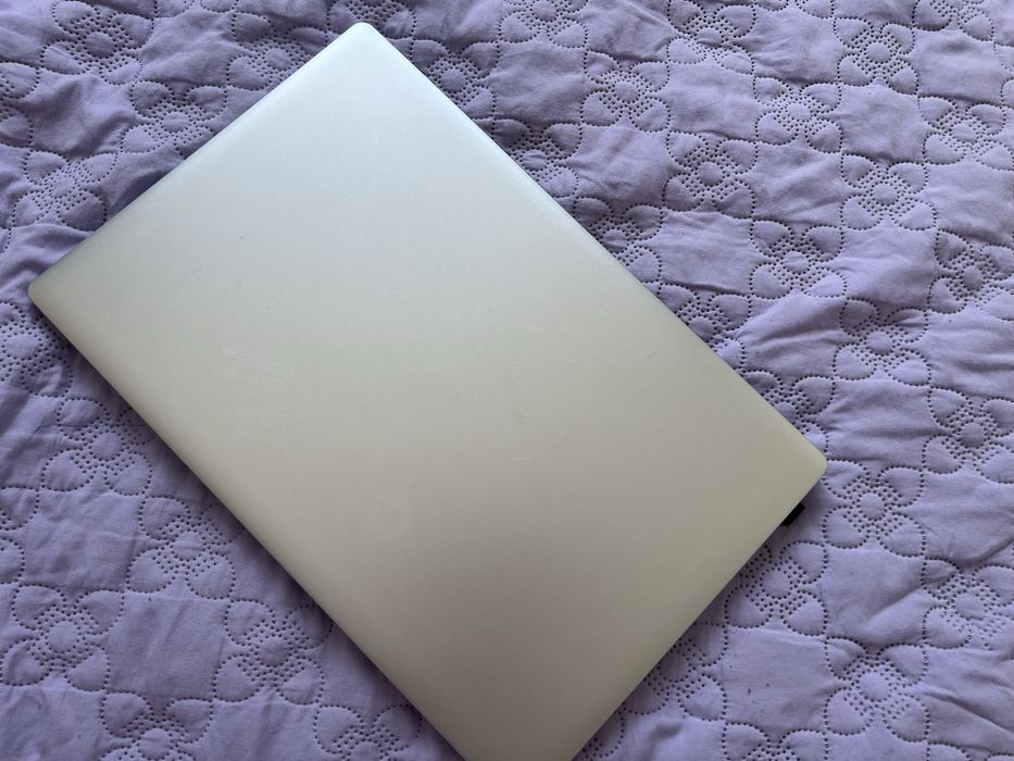 Продаю срочно ноутбук