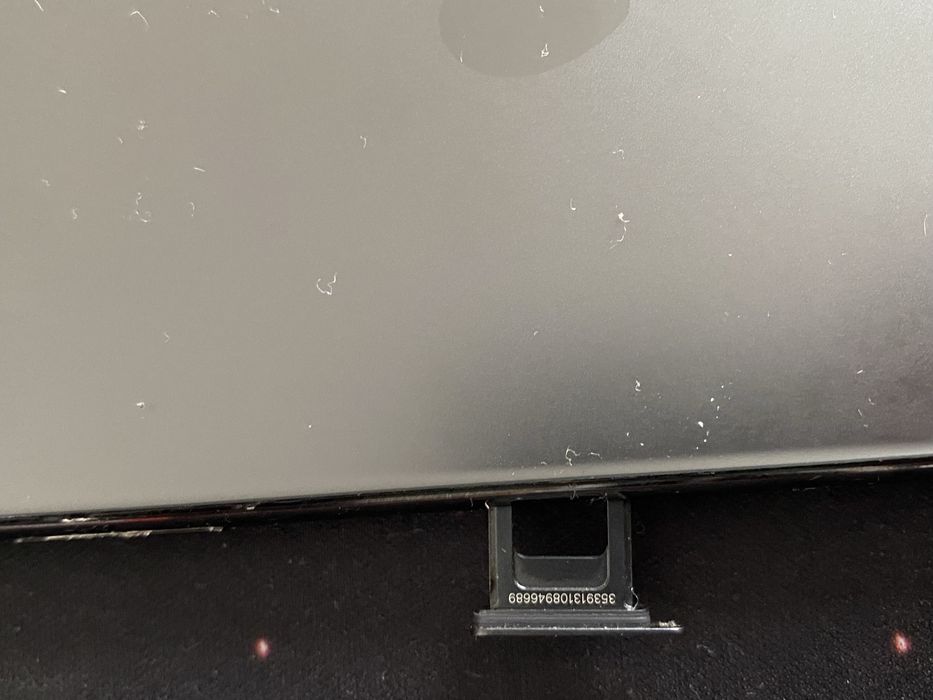 Vând iPhone 11 Pro Max 64 GB spart față/spate pentru piese sau reparație