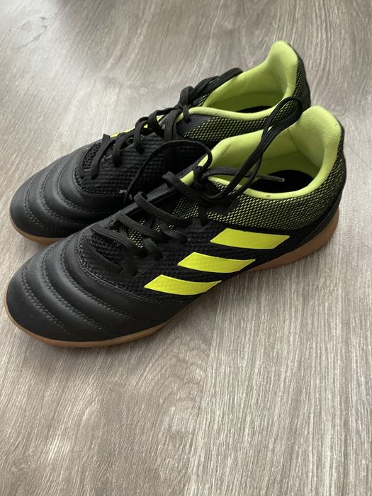 Футболни обувки адидас