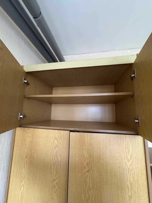 Двукрилен гардероб с надстройка и секция в комплект