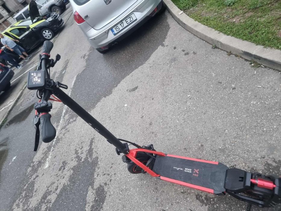 Trotineta elcetrica myria