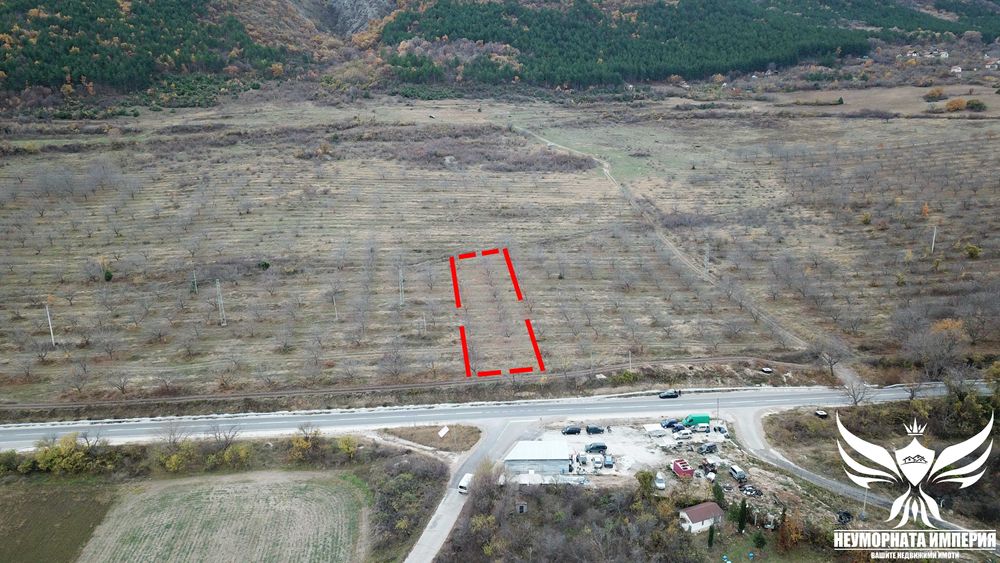 Продавам земя 1700кв.м. в гр.Асеновград м.Параколово(1ва линия)