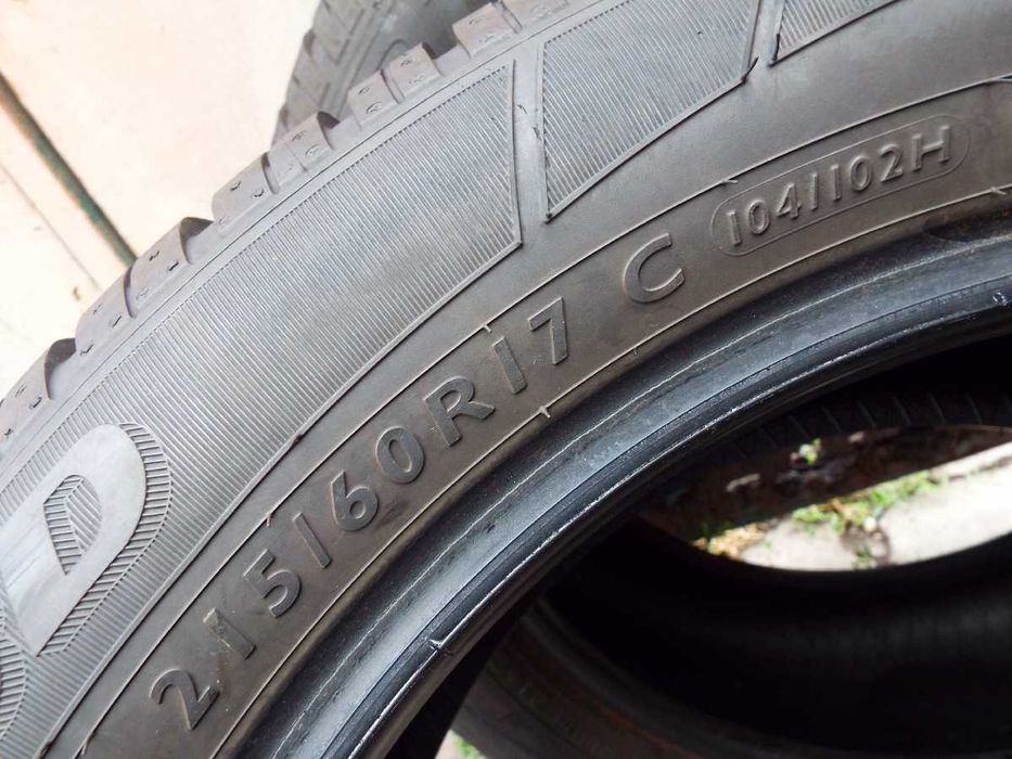 vand 2 anvelope de iarna 215/60/17C dunlop pret 400ron ambele