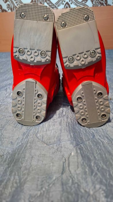 Детски ски обувки червени