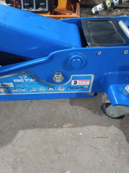 Продам домкрат 3 тонны