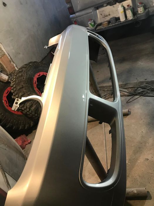 Продавам предна броня r32 броня за голф 4